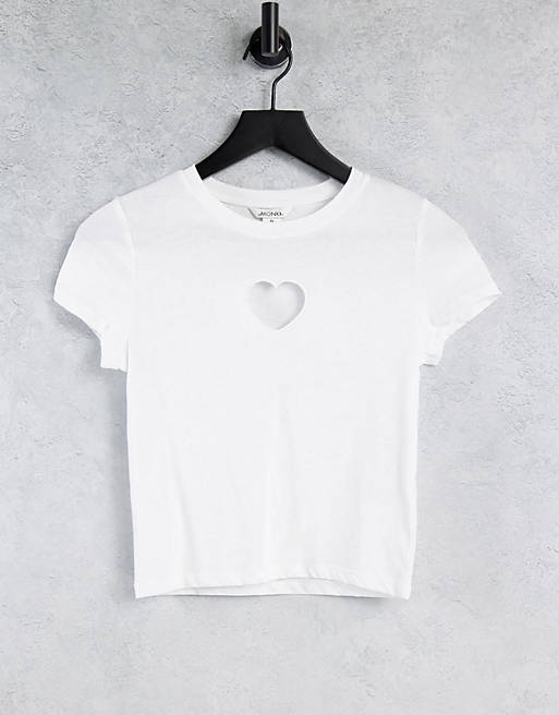 Monki – Molly – Baumwoll-T-Shirt in Weiß mit Herz-Cut-out - WHITE | ASOS