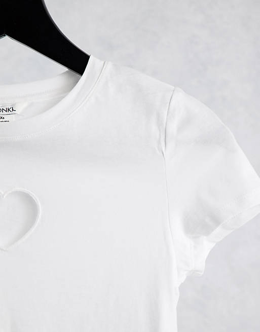 Monki – Molly – Baumwoll-T-Shirt in Weiß mit Herz-Cut-out - WHITE | ASOS
