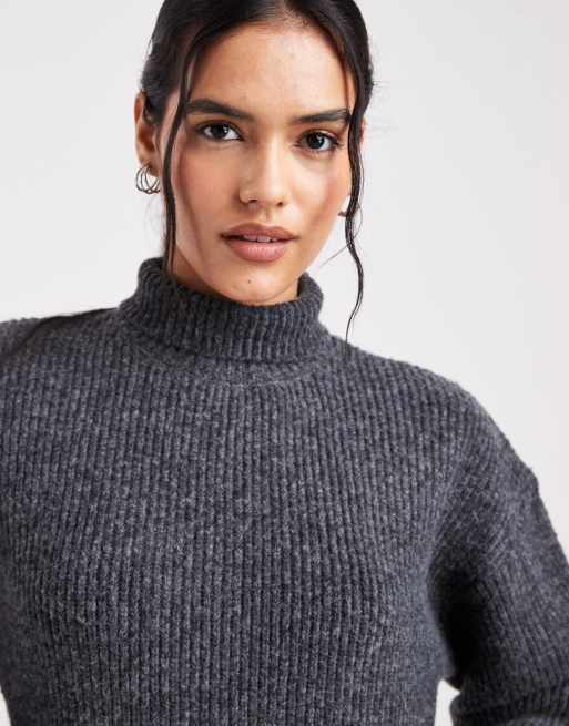 Monki – Mörkgrå, melerad tröja med kort design och hög krage, 2 av 4