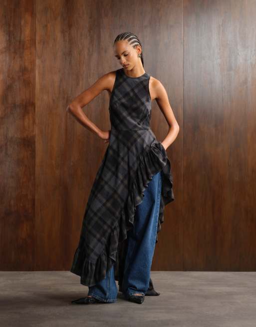 Monki - Mouwloze maxi jurk met asymmetrisch zoom met ruches in donkergrijze ruitprint