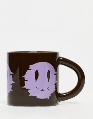 Monki mug with happy face in brown