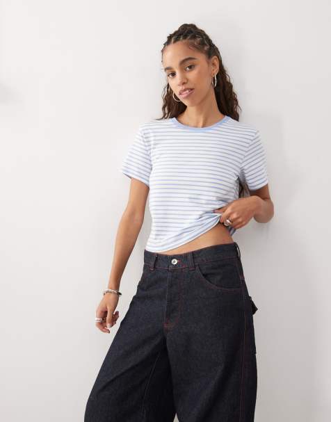 Monki – Niebiesko-biały obcisły i krótki T-shirt w paski - view 1