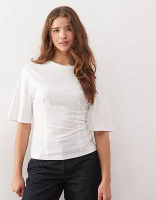 Monki - Oberteil in Weiß mit betonter Taille