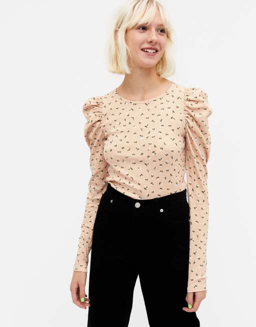 Monki - Ofelia - Top a maniche lunghe con maniche a sbuffo arancione a fiori