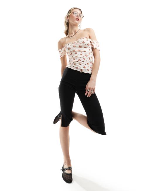 Monki off shoulder top with lettuce edge and ruched sweetheart front in pink and red ditsy print, 2 of 4