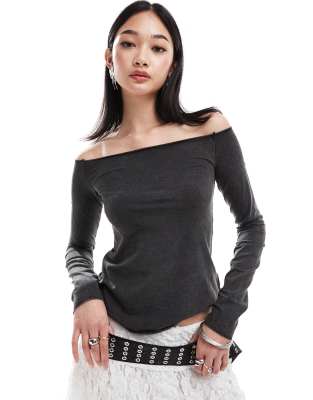 Moxidress Off Shoulder Long Sleeves Skinny Top
