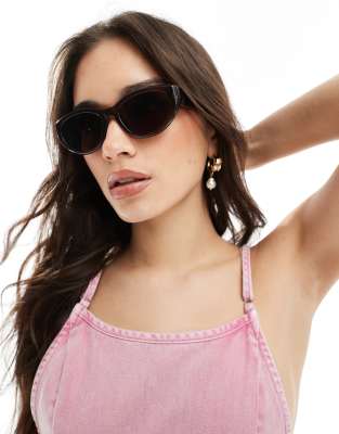 Monki - Ovale Cat-Eye-Sonnenbrille in Braun