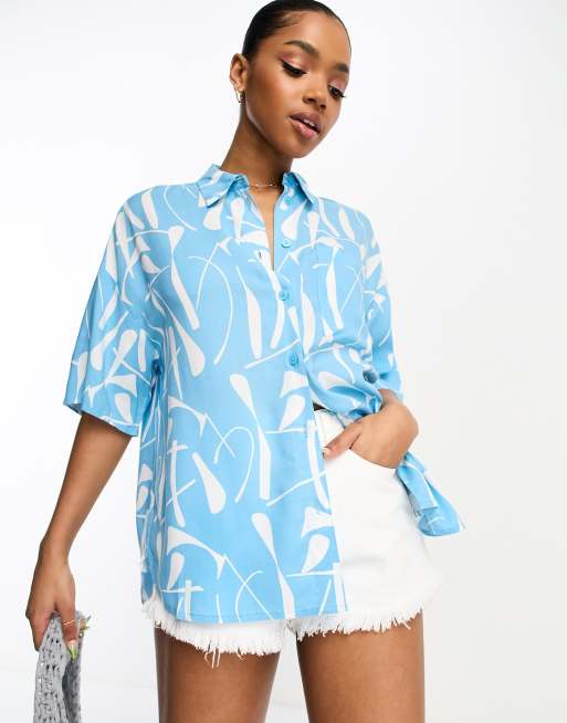 Monki - Overhemd met korte mouwen en print in blauw