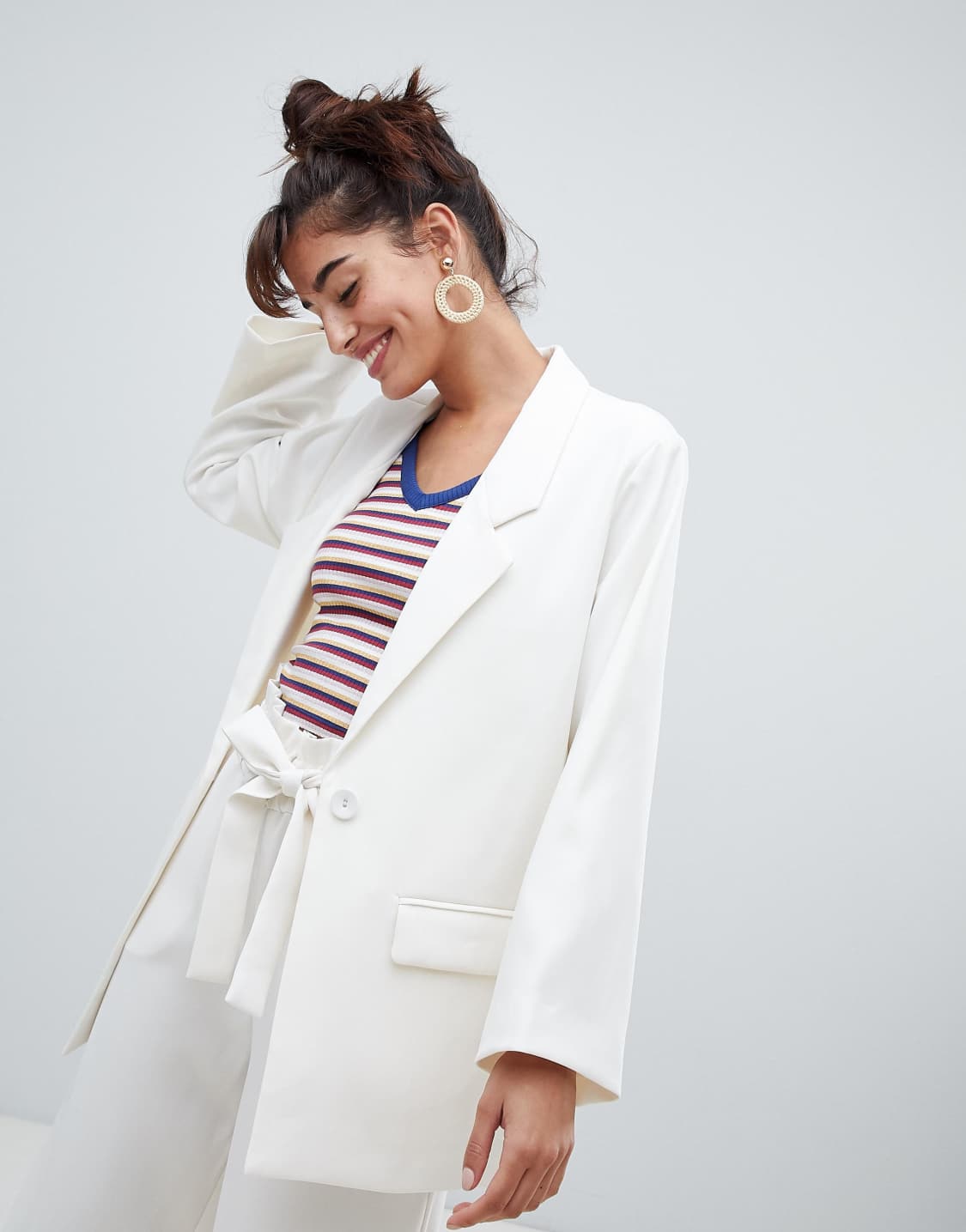 Пиджак оверсайз мужской. Пиджаки оверсайз девушки. Пиджак оверсайз женский hm. Девушка в пиджаке. Пиджак оверсайз zara.