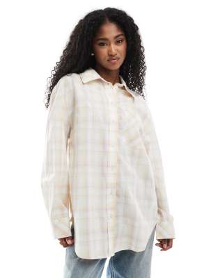 Monki - Oversize-Hemdbluse aus Baumwolle mit Karomuster in Rosa und Gelb-Neutral