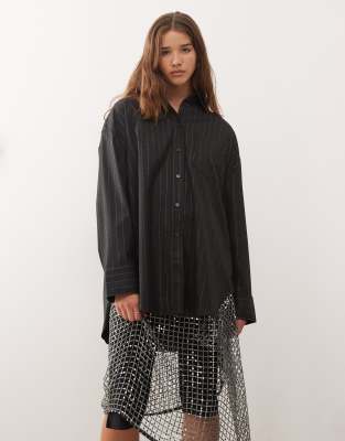 Monki - Oversize-Langarmshirt mit grauen Metallic-Streifen-Schwarz