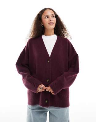 Monki - Oversize-Strickjacke in Burgunderrot mit Knopfleiste-Lila