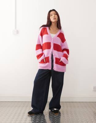 Monki - Oversize-Strickjacke in Rosa und Rot gestreift