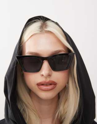 oversized cat eye sunglasses in black