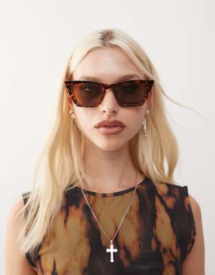 oversized cat eye sunglasses in brown tortoise