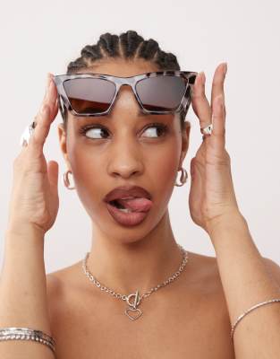 Солнцезащитные очки Monki oversize cat eye серебристого цвета