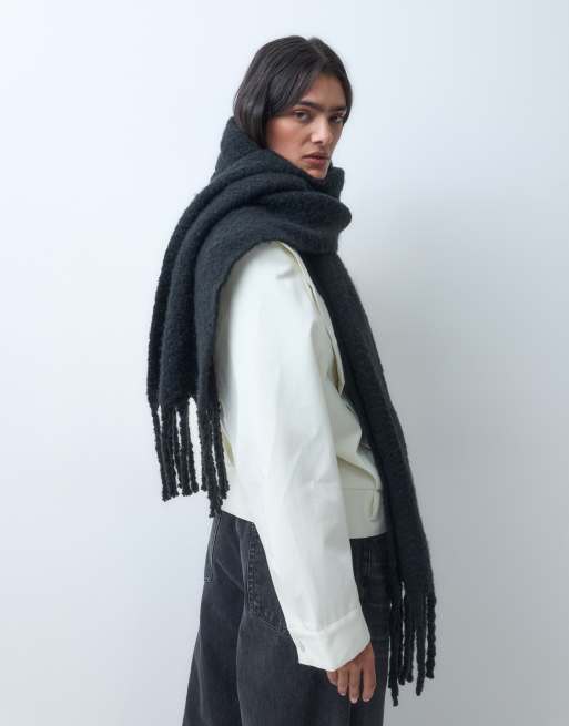 Monki oversized chunky tørklæde i sort, 2 af 3