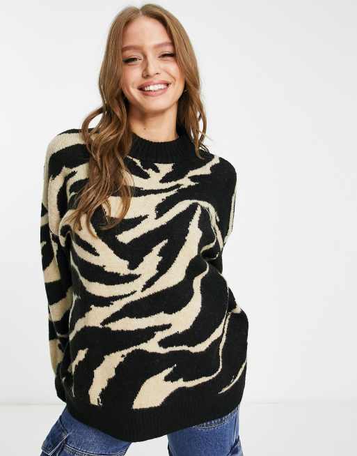 Running Free : Leopard Sweatshirt with Double Side Slits - Cream