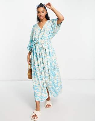 Monki oversized midi dress with kimono sleeves and front split in abstract print