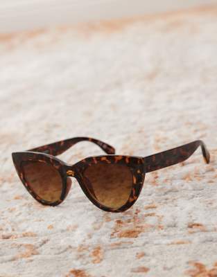 Monki Oversized Round Cat Eye Sunglasses In Brown