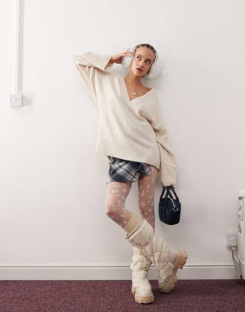 Monki - Oversized ruimvallende trui met V-hals in gebroken wit - view 1