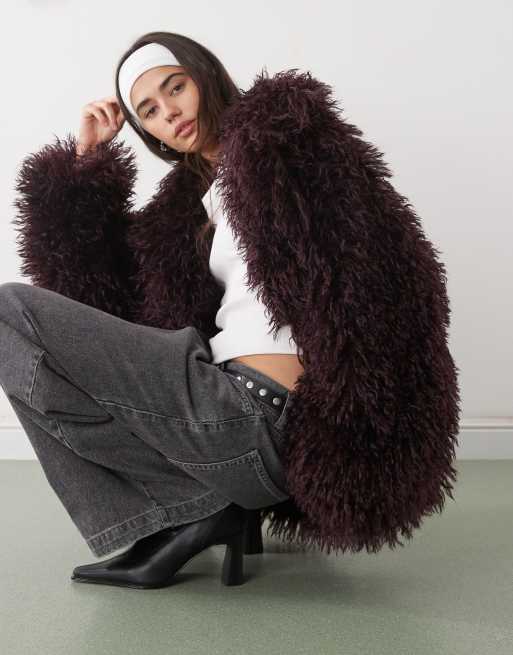 Monki oversized short shaggy faux fur coat with collar detail in burgundy