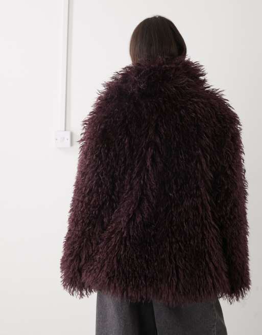 Monki oversized short shaggy faux fur coat with collar detail in burgundy