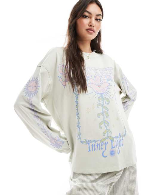 Monki - Oversized T-shirt met lange mouwen en 'Spirit Keeper' print in lichtgroen