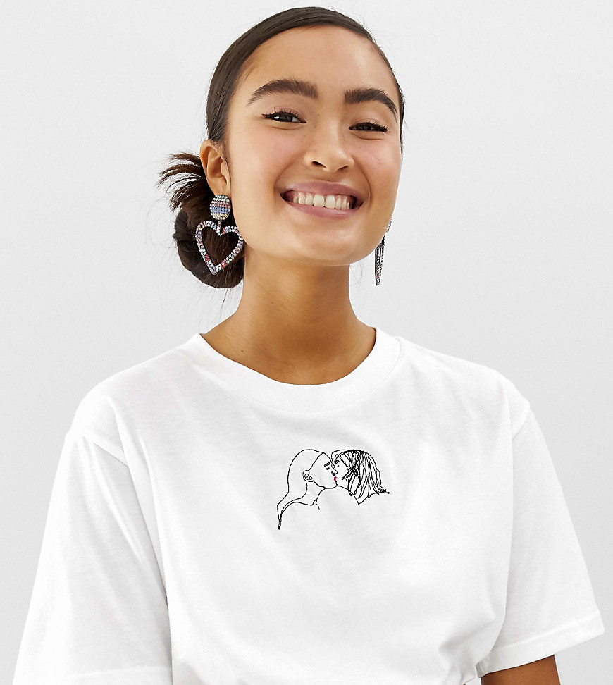 Monki - Oversized T-shirt met tekening van zoenende meiden in wit