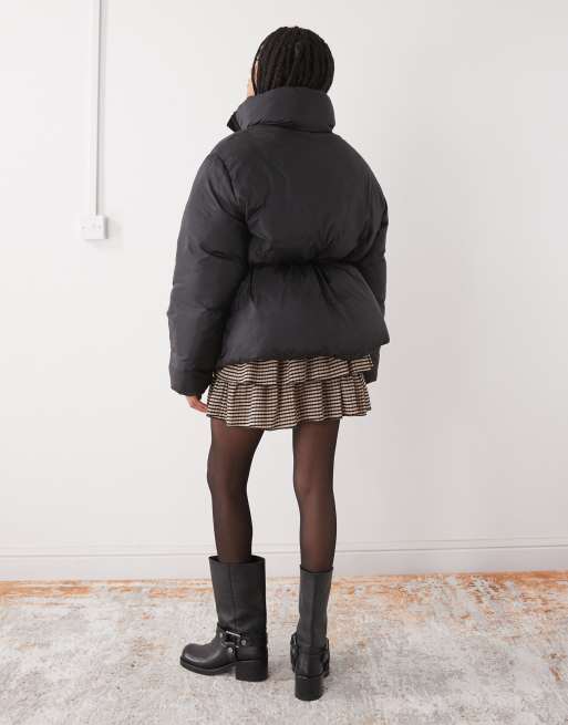 Monki oversized tie cinch waist puffer jacker in black, 2 of 4