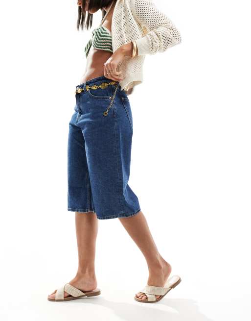 Monki - Paige - Losse denim short met lage taille en mid-wash in blauw, 4 van 5