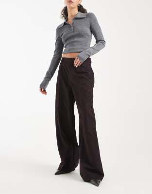 Monki - Pantalon ample habillé à taille haute et fines rayures - Marron-Brown 44