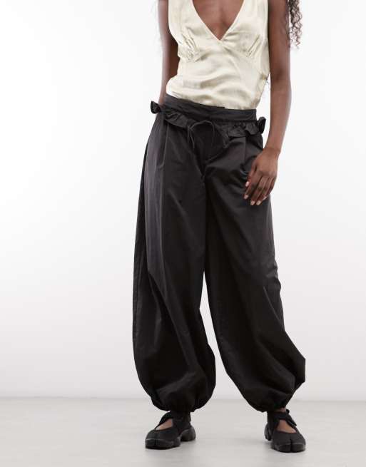 Monki pantalon ballon ajusté avec détail volanté noir, 2 de 5