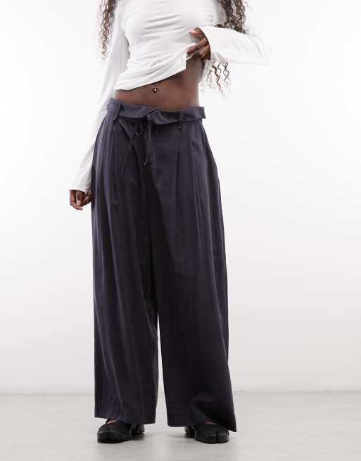 Monki pantalon de costume asymétrique plissé bleu marine, 2 de 5
