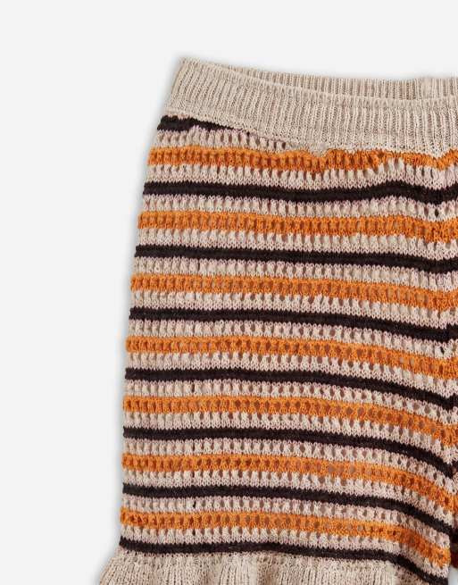 Monki - Pantaloncini all'uncinetto arancione a righe multicolore con volant, 8 di 9