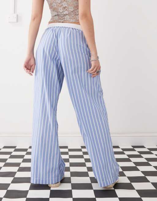Monki - Pantaloni a fondo ampio blu a righe bianche con fascia in vita risvoltabile, 3 di 5