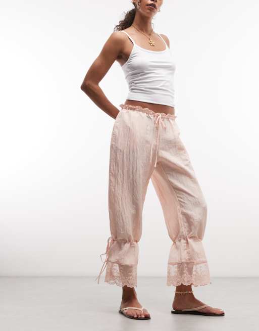 Monki - Pantaloni a palloncino testurizzati rosa polvere con dettagli in pizzo, 1 di 5