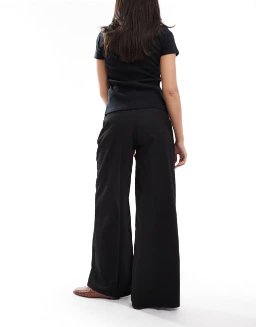 Monki - Pantaloni a vita alta neri con fondo ampio e pieghe sul davanti, 2 di 5