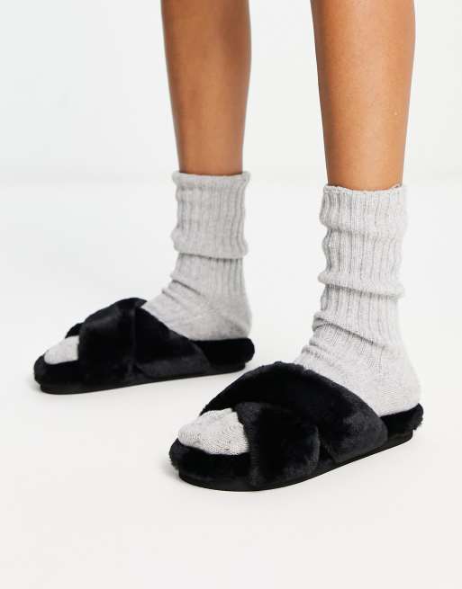 Monki - Pantofole sliders incrociate nere in pelliccia sintetica
