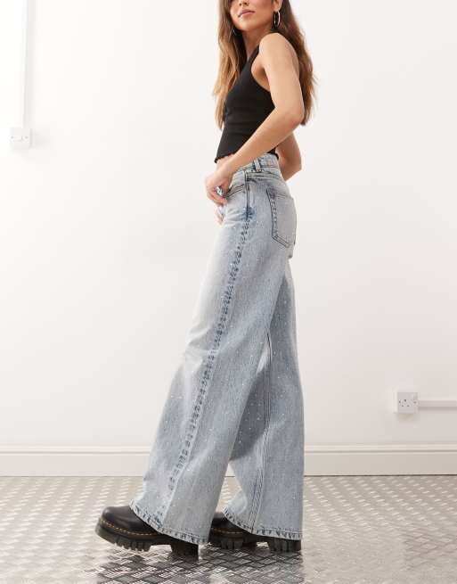 Monki - Paz - Lyseblå jeans med mellemhøj talje og løstsiddende pasform samt vide ben og udsmykninger, 3 af 5