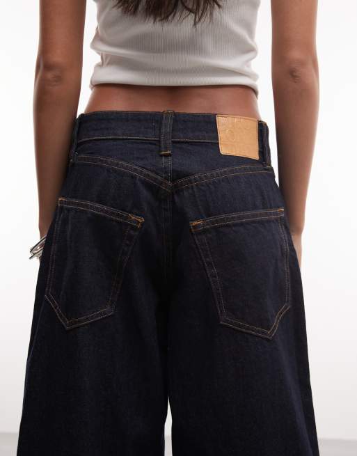 Monki – Peggy – Locker geschnittene Jeans in indigoblauer Waschung mit Umschlag, 4 von 5