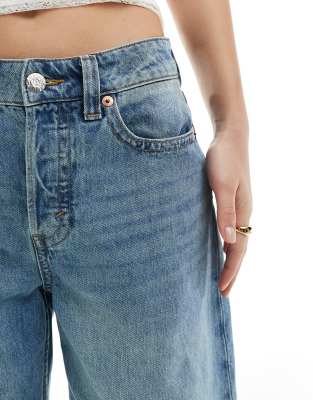 MONKI PEGGY LOW WAIST BAGGY DENIM SHORTS 