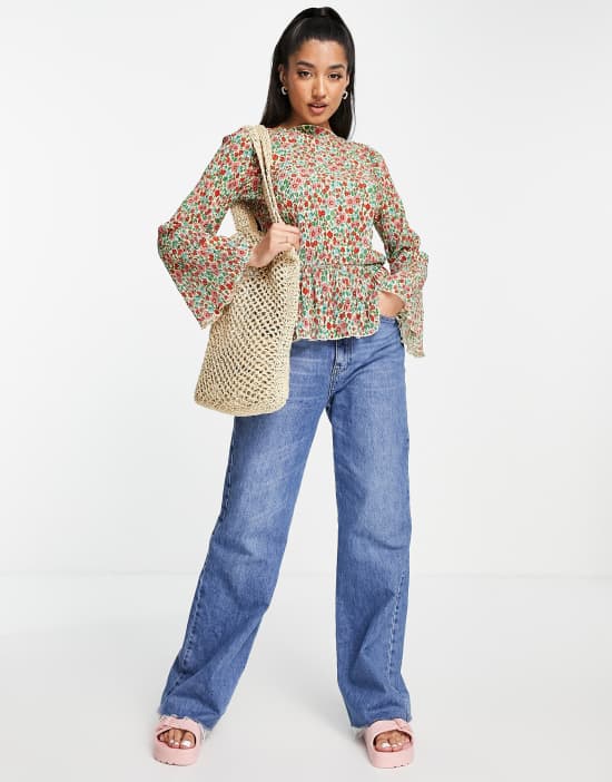https://images.asos-media.com/products/monki-peplum-hem-long-sleeve-top-in-oversized-floral-print/202669479-2?$n_550w$&wid=550&fit=constrain
