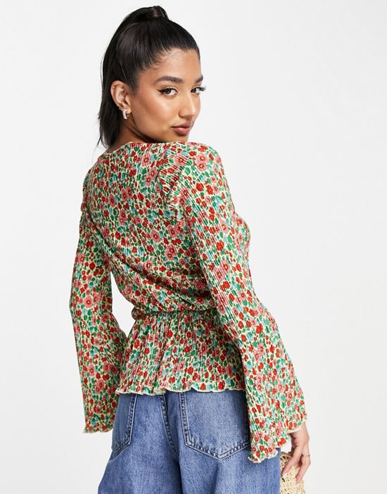 https://images.asos-media.com/products/monki-peplum-hem-long-sleeve-top-in-oversized-floral-print/202669479-3?$n_550w$&wid=550&fit=constrain