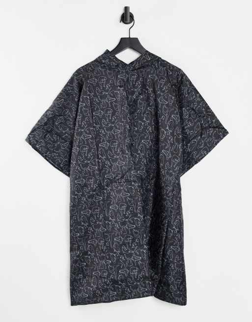 Monki – Pia – Faltbarer Poncho in Schwarz mit Damen-Printmuster - BLACK