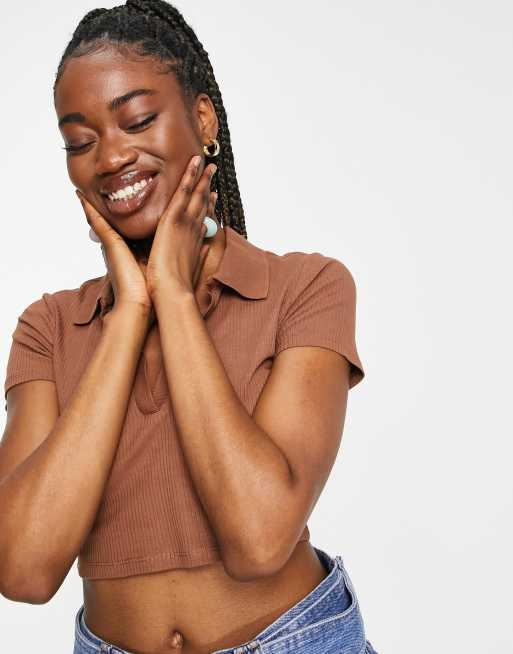 Monki - Polo a maniche corte marrone con colletto