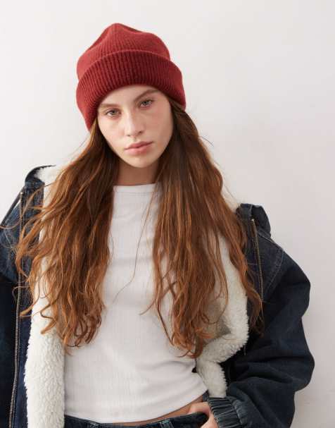 Monki – Prążkowana czapka beanie w rdzawoczerwonym kolorze - view 1