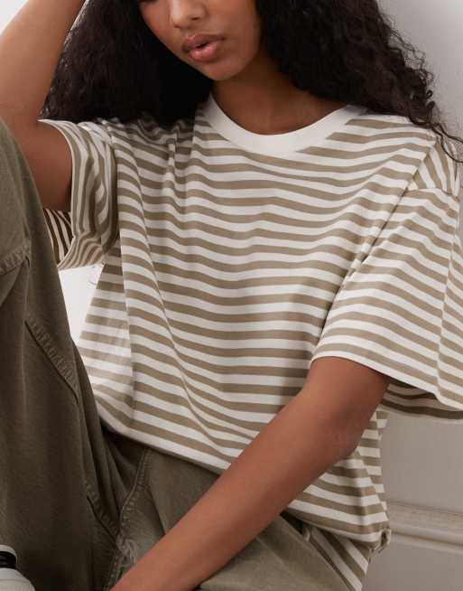 Monki – Pudełkowy T-shirt oversize w paski w kolorze białym i khaki, 3 z 4