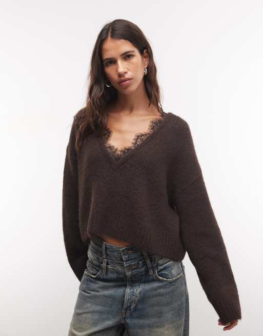Monki pull en maille duveteuse col V avec bordure en dentelle en marron foncé, 3 de 4