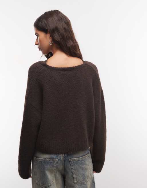 Monki pull en maille duveteuse col V avec bordure en dentelle en marron foncé, 4 de 4